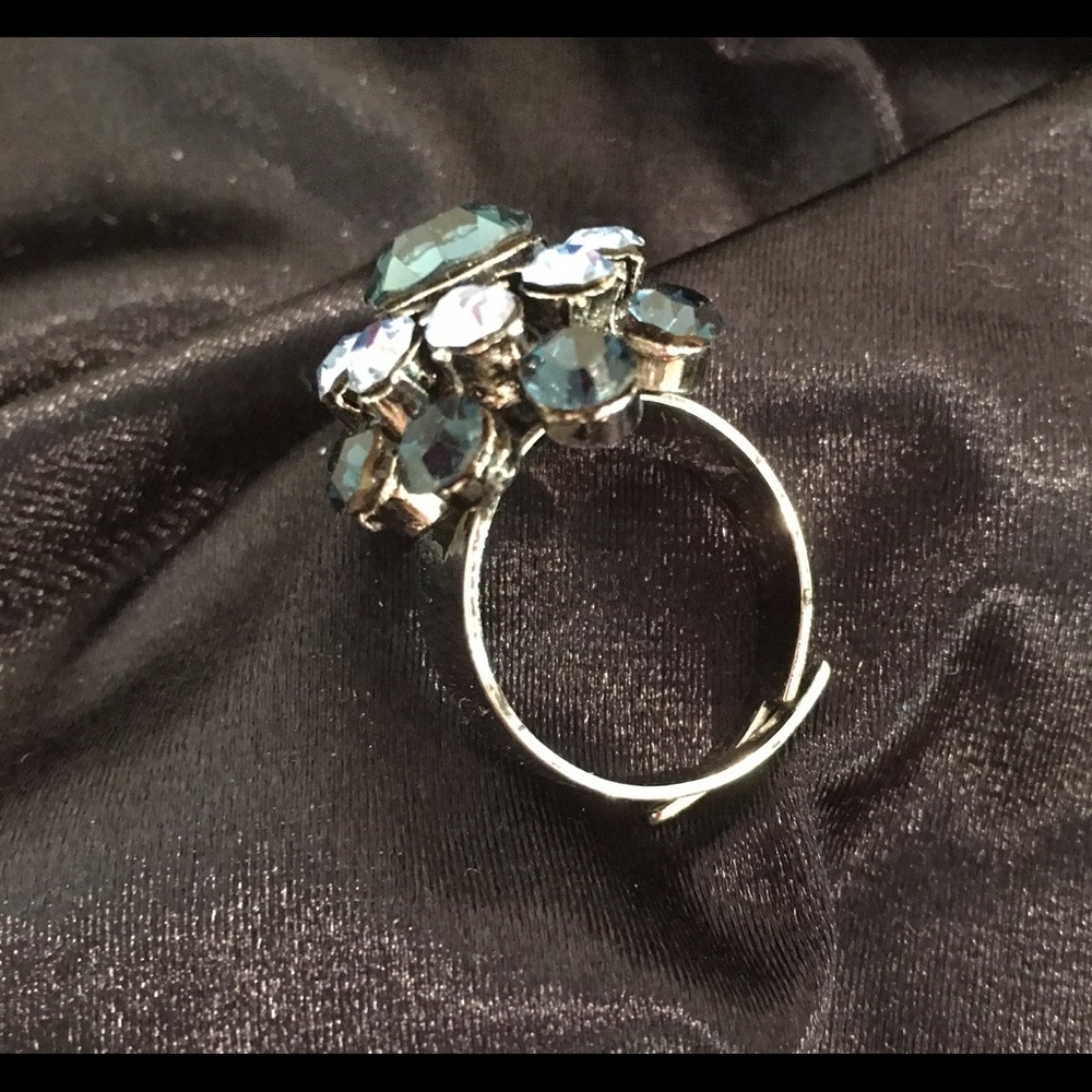 💍 Flower 🌸 Cocktail Ring - Picture 2 of 3